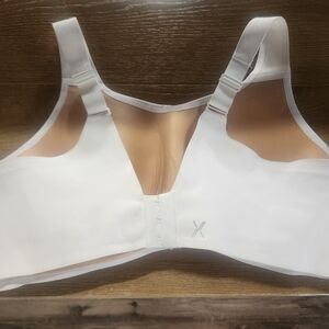 White knix size 8 sports bra